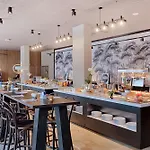 Nh Lyon Airport מלון