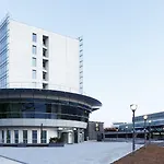 Nh Lyon Airport מלון